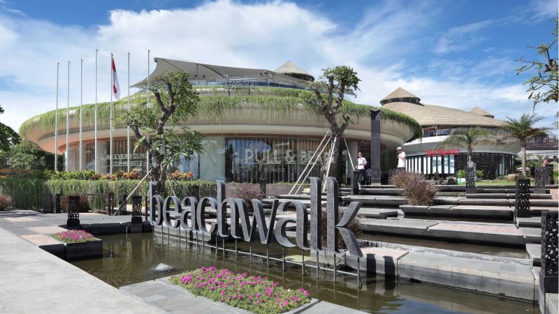 Beachwalk Shopping Mall: Семейное веселье в самом центре Бали