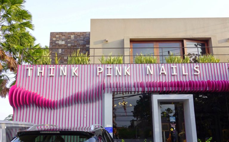 Think Pink Salon Baliの入り口: 子供とシッターのための贅沢な体験