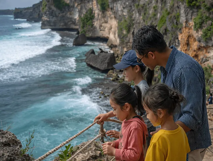 Ocean safety in Indonesia 2026 – Parental supervision, hazard warnings, and cliff precautions.