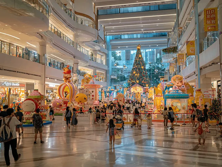Festive Malls in Indonesia 2026 – Giant lighted Christmas trees and interactive tropical winter displays
