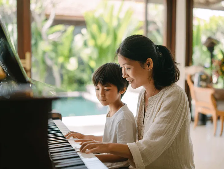 Piano and violin lessons in Bali 2026 – Professional instructors, in-villa music sessions, and creative development for expat children in Indonesia