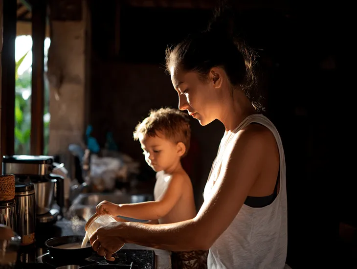 Toddler Sleep Habits 2026 – Delaying morning feeds, breaking sleep associations, and establishing quiet time rules