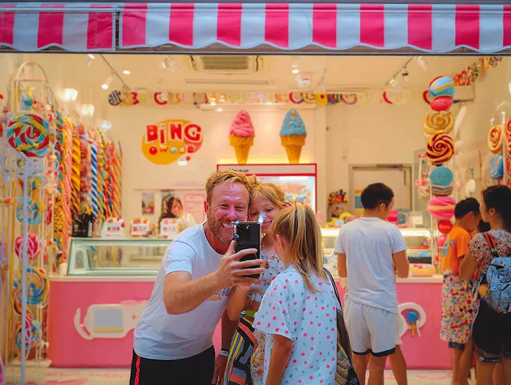 Sweet Museum Bali 2026 – Colorful selfie rooms, giant dessert props, and family-friendly photo zones for international travelers.
