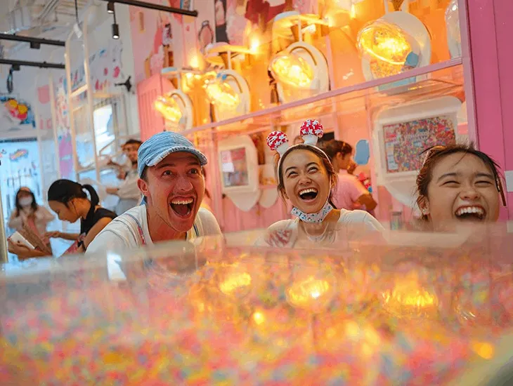 Sweet Museum Indonesia 2026 – Pricing boards, ticket information, and promotional gelato offers for expat families.