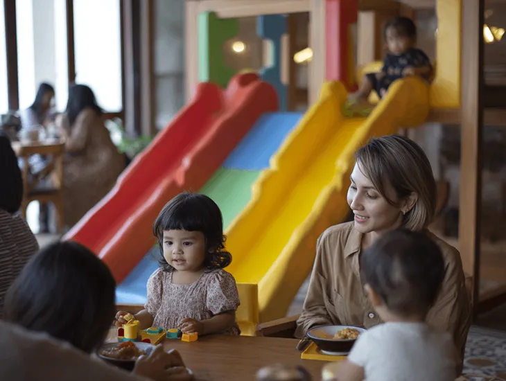 Brunch Spots in Bali 2026 – Indoor playground dining, supervised play support, and calm family meals in Ubud