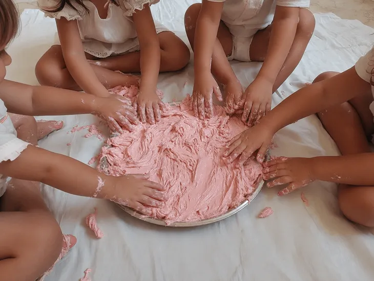 Parklife Toddler Classes in Bali 2026 – Family hub in Canggu, singing and messy play sessions, sensory musical movement, and babysitter‑supervised bonding time with post‑class cleanup