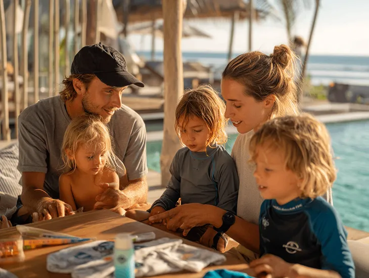 Roosterfish Beach Club 2026 – Essential beach club gear, sun protection, and child safety items for families in Uluwatu