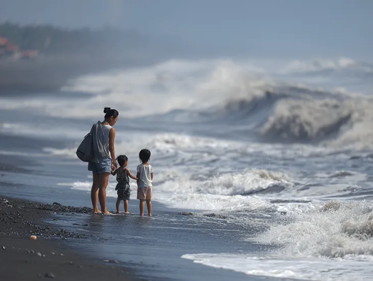Dreamland Beach 2026 – Coastal hazard management including sun protection and hidden reef safety for families