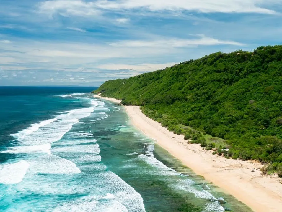 Nyang Nyang Beach 2026 – Safe cliff descent management and trail pacing for families with small children on the coast