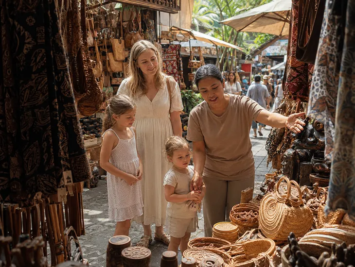 Ubud Art Market Conditions 2026 – Managing heat, crowds, and safety for families visiting Ubud