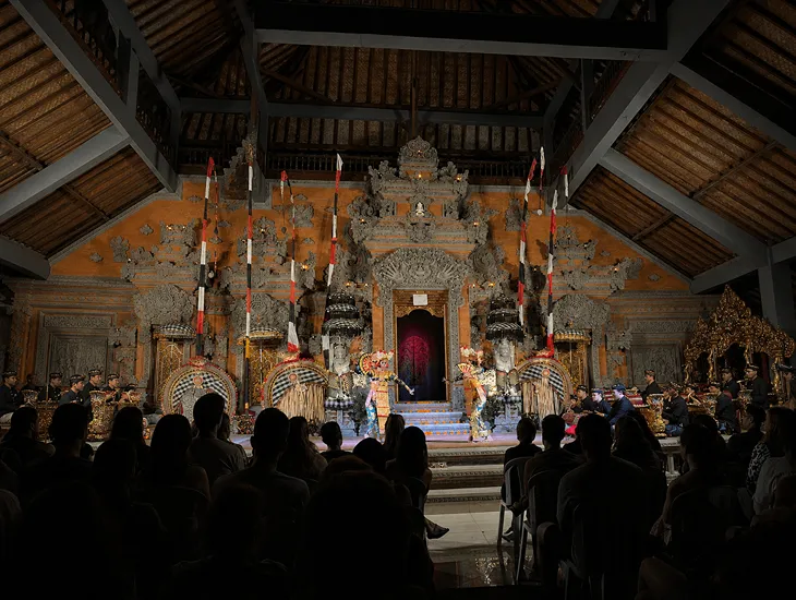Ubud Palace Legong Dance 2026 – Families arriving early to secure front row seating for the show