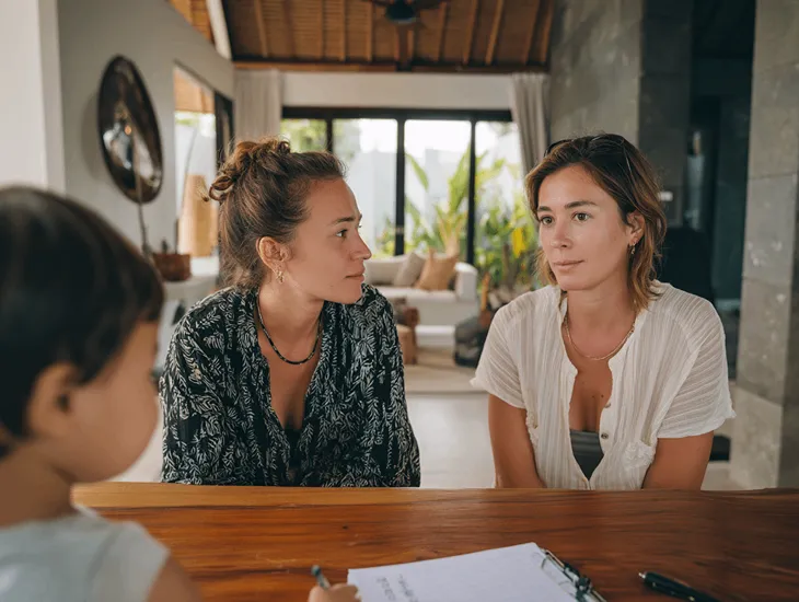 Cheap vs Professional Babysitter Rates 2026 – budget hourly rates in Bali, limited training and English skills, extra costs for meals and transport