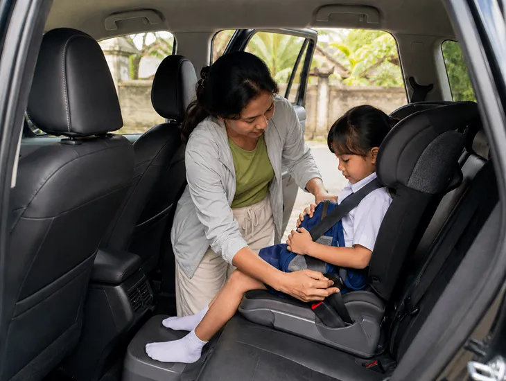 School Commute Safety Tips in Bali – properly fitted child seats, working seatbelts, and safe, well‑maintained vehicles for school journeys.