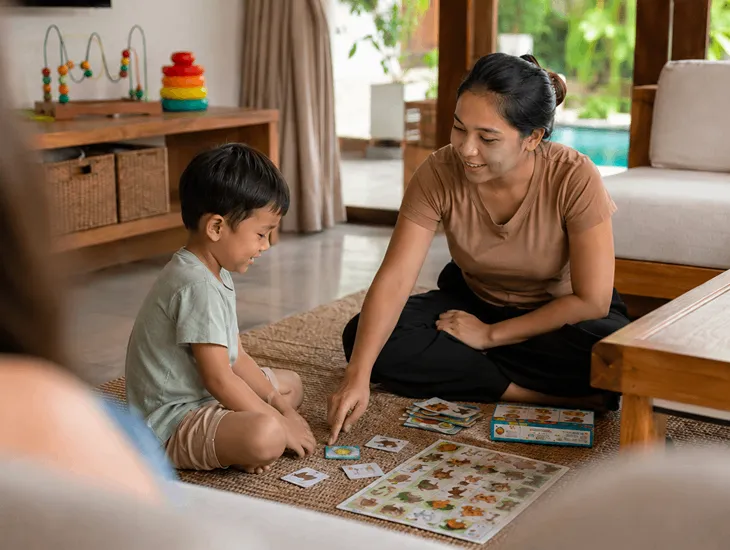 Family Travel with Sitter in Bali 2026 – Professional babysitter engaging a child with safe indoor games